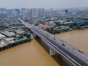 Tin tức trong ngày - Flycam: Toàn cảnh cây cầu rộng nhất bắc qua sông Hồng trước ngày thông xe