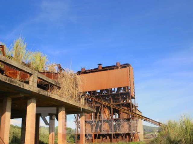 Kinh doanh - Cảnh hoang tàn nhà máy hơn 150 tỷ đồng thành... đống sắt vụn