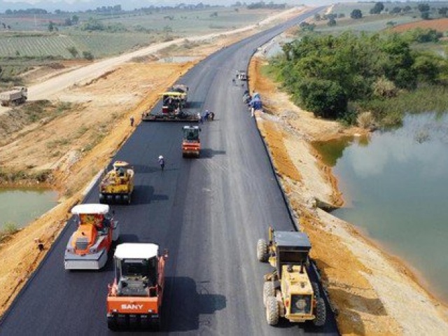 Kinh doanh - Thủ tướng: Thay cán bộ yếu kém, nhũng nhiễu trong giải ngân vốn đầu tư công