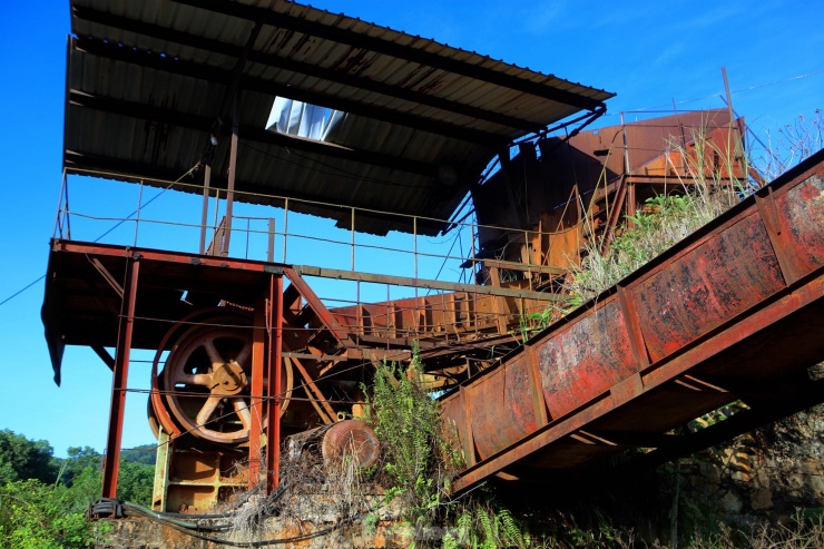 Cảnh hoang tàn nhà máy hơn 150 tỷ đồng thành... đống sắt vụn - 4