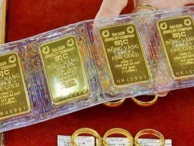 Có tiền nên mua vàng miếng hay vàng nhẫn để dành?