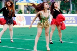 Đời sống Showbiz - Cô gái Việt khiến hàng triệu thanh niên "See tình", trầy trật quay cảnh hôn trong phim hình sự