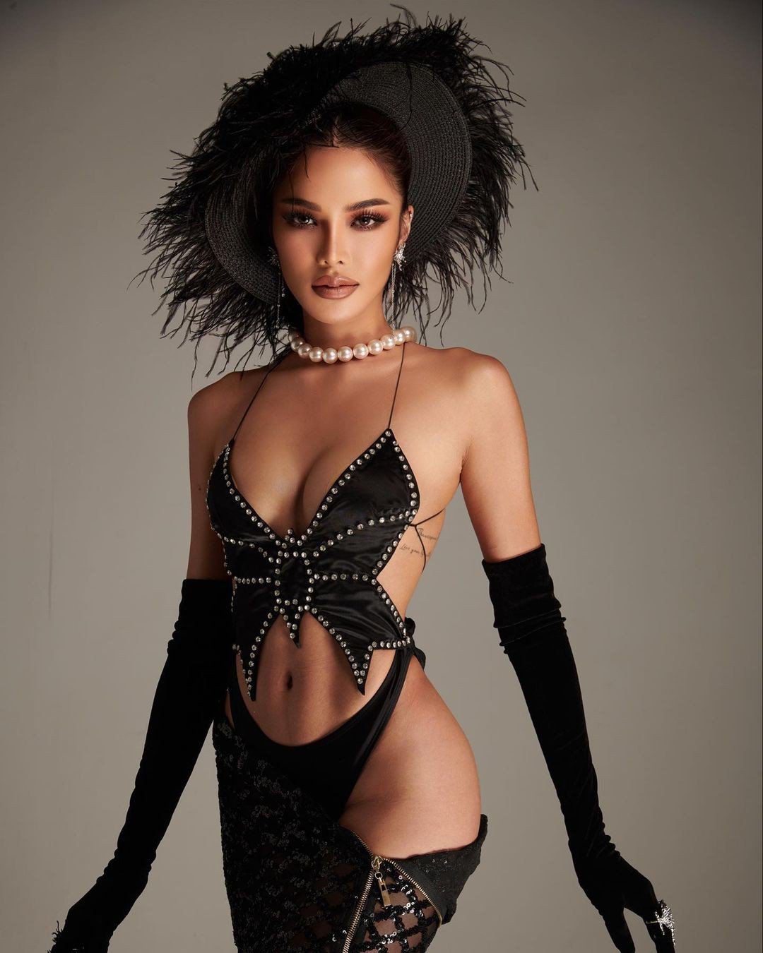 Hoa hậu Hòa bình Thái Lan bị chê mặc phản cảm - 4