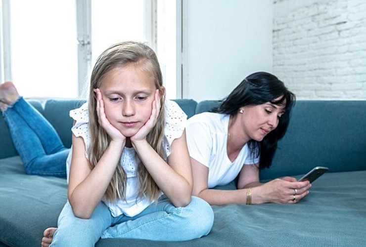 9 thói quen xấu của cha mẹ có thể khiến con cái bắt chước - 1
