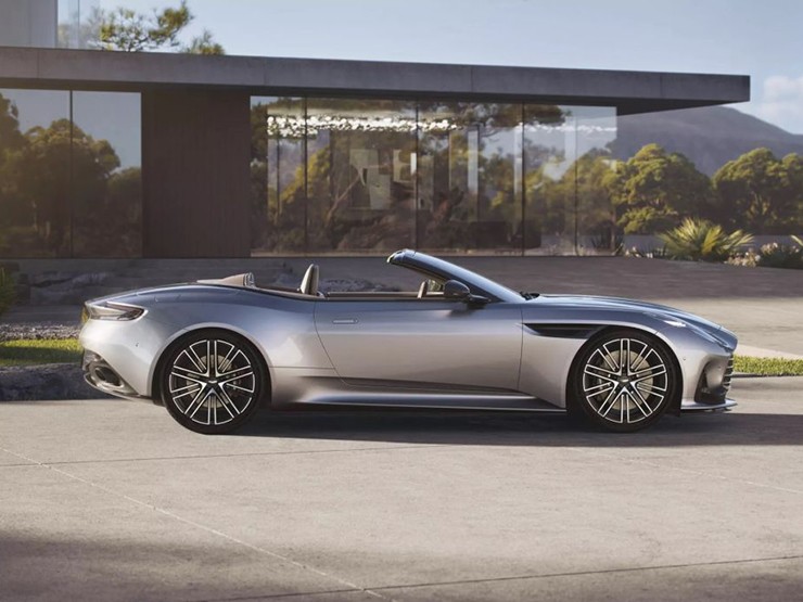 Aston Martin DB12 Volante ra mắt và có giá hơn 20 tỷ đồng khi về VIệt Nam
