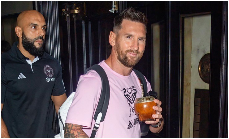 Who is the muscular man walking with Messi, taking the spotlight? - 2