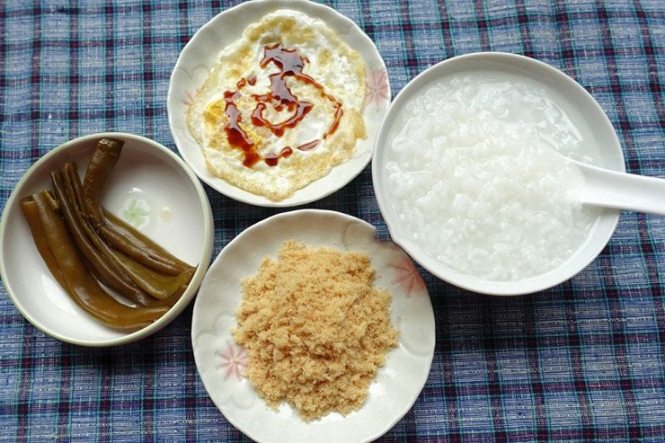 Bữa sáng của tỷ phú Lý Gia Thành.