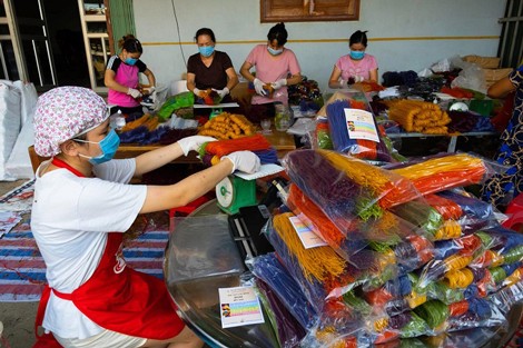 Suất cơm, tô phở “ào ào” tăng theo giá gạo, người tiêu dùng “nhấp nhổm” trong cơn bão giá - 6