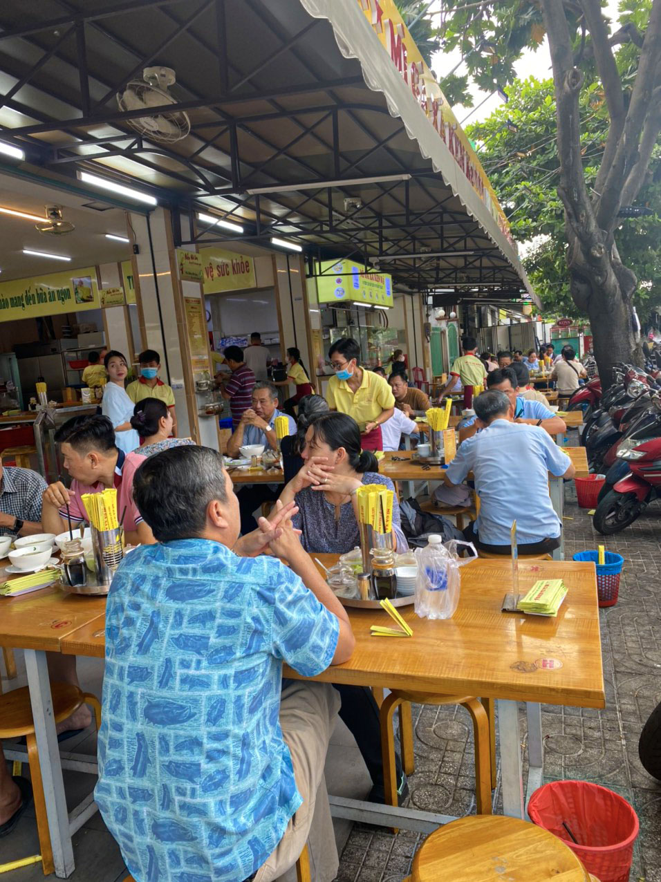 Có gì trong tô Mì Gà Xá Kén K3 mà lại thu hút thực khách đến thế? - 5