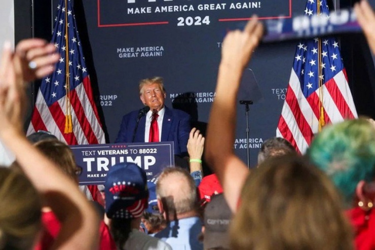Cựu Tổng thống Mỹ Donald Trump trong một cuộc vận động tranh cử ở TP Windham (bang New Hampshire, Mỹ) hôm 8-8. Ảnh: REUTERS