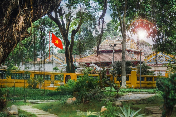 Một góc bình yên lăng Tả quân Lê Văn Duyệt.