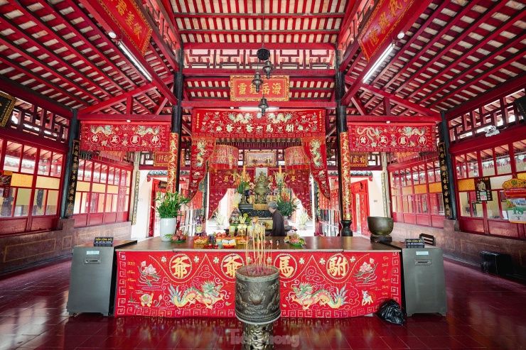 Khu vực chánh điện của lăng.