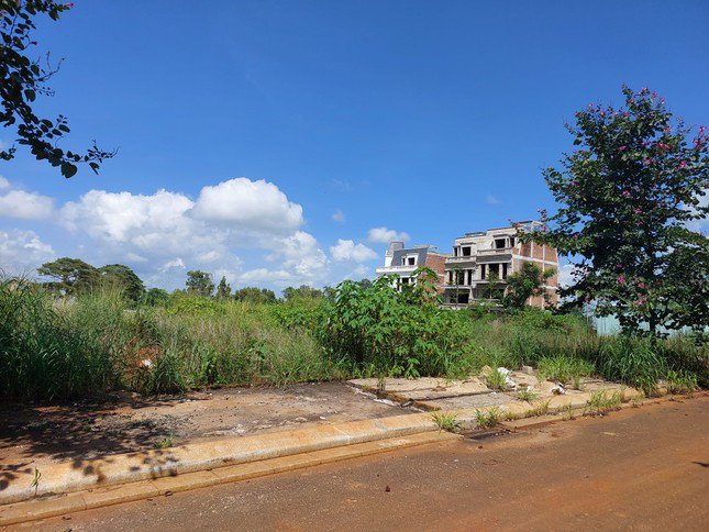 Khu đất dự kiến xây khách sạn, trung tâm hội nghị... vẫn là bãi đất trống sau 4 năm