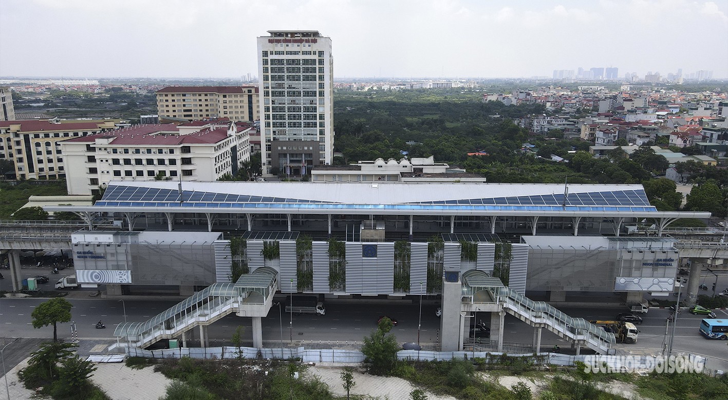 Dỡ toàn bộ rào tôn xung quanh 12 nhà ga tuyến đường sắt Nhổn - Ga Hà Nội - Ảnh 7.