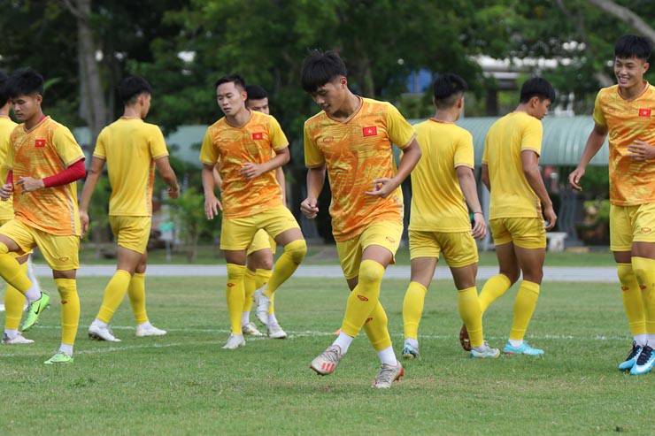U23 Việt Nam chốt danh sách đấu U23 Đông Nam Á: HLV Hoàng Anh Tuấn loại 3 cầu thủ - 1