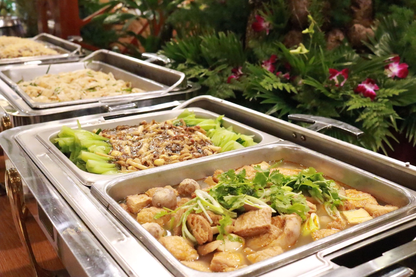 Buffet chay được chế biến từ nguyên liệu thuần tươi