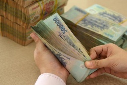 Kinh doanh - Nóng tuần qua: Người có tiền đang đổ vào đâu khi lãi suất tiết kiệm liên tục giảm?