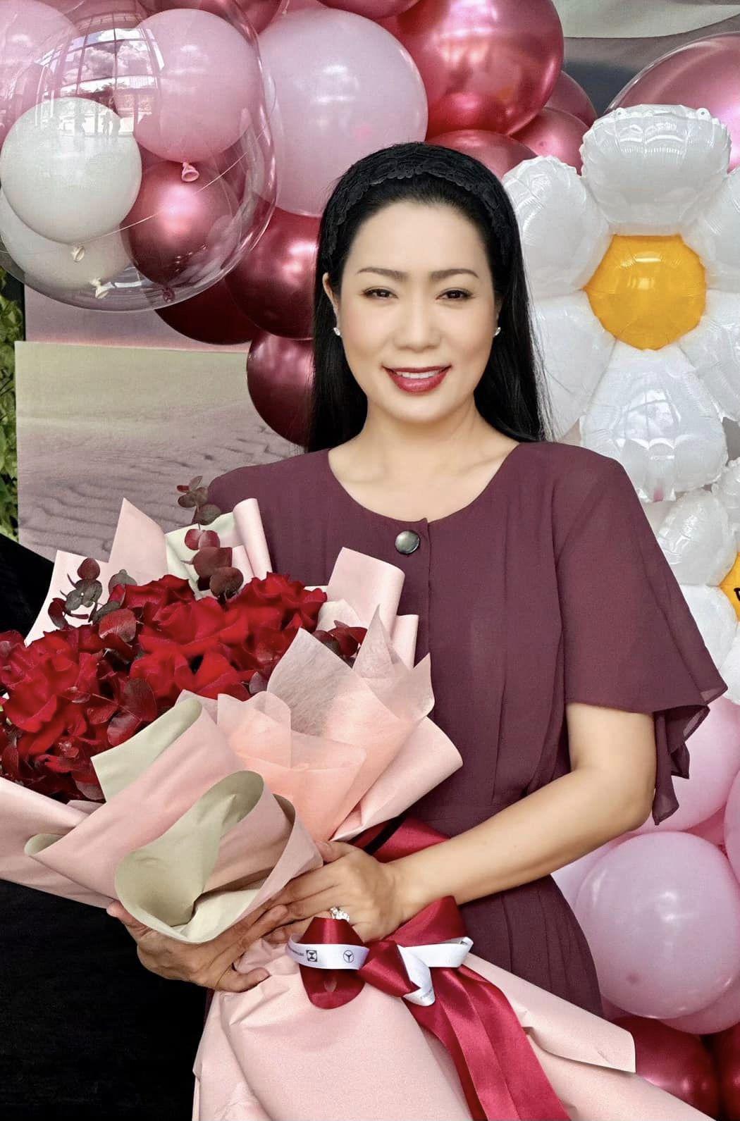 Nghệ sĩ Trịnh Kim Chi hạnh phúc trong dịp&nbsp;sinh nhật 52 tuổi