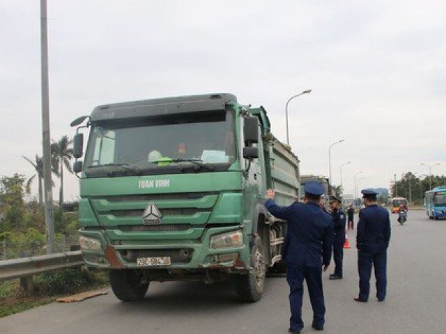 Tin tức trong ngày - Bộ GTVT lý giải việc bỏ quy định cho phép thanh tra giao thông dừng xe