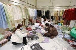 Cấm livestream bán quần áo, cuộc chiến nổ ra ở chợ quần áo lớn nhất Trung Quốc