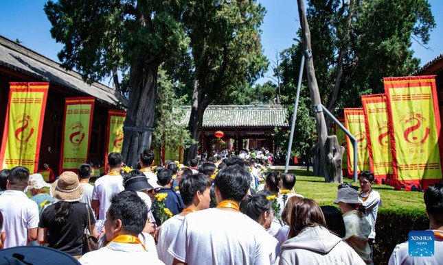 Nhiều người trẻ Trung Quốc bỏ việc vào chùa, học làm đạo sĩ - 2