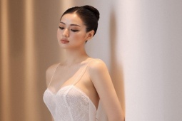 Làm đẹp - Tâm Tít khoe dáng đẹp nuột nà như búp bê sống nhờ ăn "sâu đất"