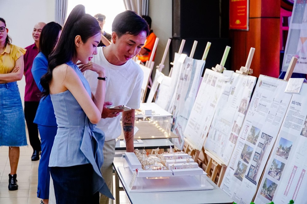 Nội Thất Hometalk - đơn vị tài trợ cuộc thi “Thiết kế công trình kiến trúc biểu tượng” năm 2023 tại UTC2 - 3