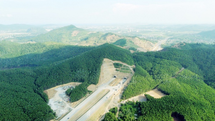 Ngắm hầm xuyên núi đá đầu tiên trên cao tốc Nghi Sơn - Diễn Châu - 1