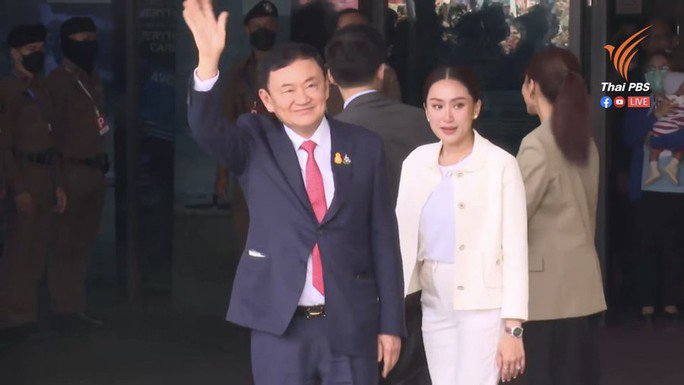 CLIP: Cựu Thủ tướng Thaksin Shinawatra về tới Thái Lan - 1
