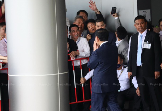 CLIP: Cựu Thủ tướng Thaksin Shinawatra về tới Thái Lan - 7