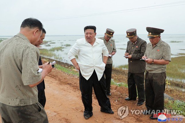 Ông Kim Jong-un thị sát vùng lũ lụt, chỉ trích các quan chức cấp cao 'vô trách nhiệm' - 3