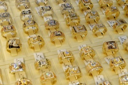 Kinh doanh - Giá vàng hôm nay 22/8: Bất ngờ quay đầu tăng, đà giảm đã dứt?