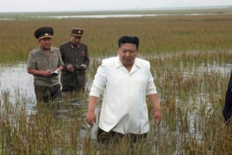 Ông Kim Jong-un thị sát vùng lũ lụt, chỉ trích các quan chức cấp cao 'vô trách nhiệm'