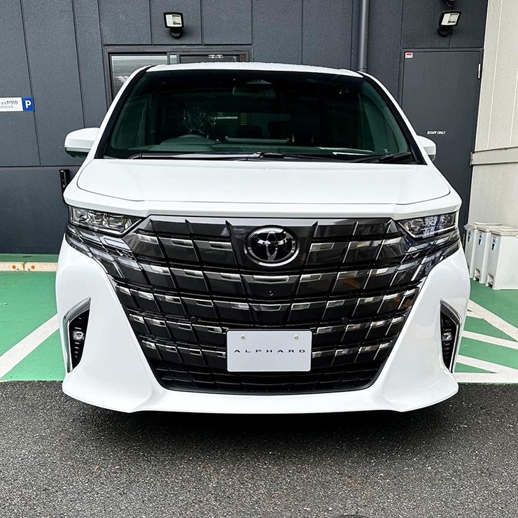 Lô xe Toyota Alphard 2024 đầu tiên cập cảng Hải Phòng - 4