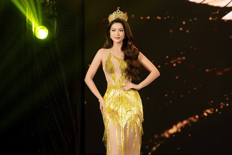 Cận cảnh vương miện Hoa hậu Hòa bình Việt Nam 2023 được hoàn thành trong 1.080 giờ - 3
