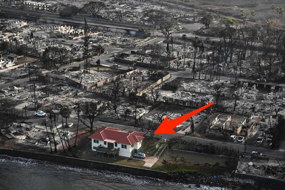 Cháy rừng kinh hoàng ở Mỹ: Điều kỳ lạ với ngôi nhà gỗ gần 100 tuổi - 1