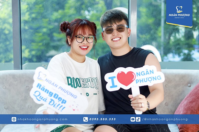 Cả 2 đều đã bọc răng sứ phục vụ cho công việc