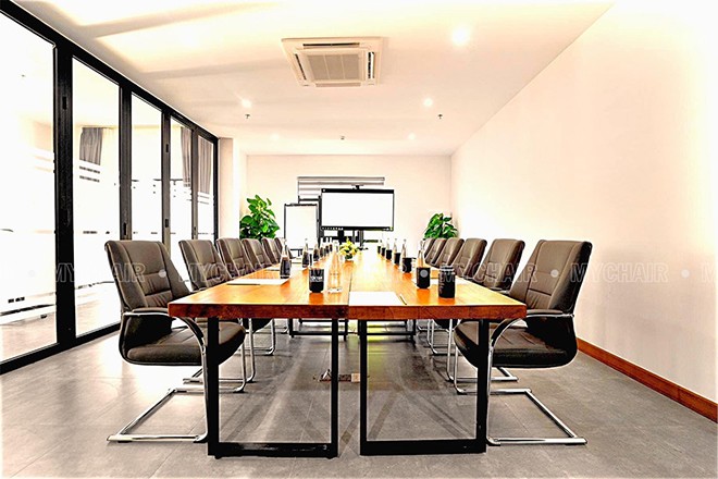 Phòng họp sử dụng ghế da chân quỳ nhập khẩu