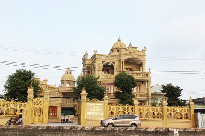 Căn biệt thự dát vàng của Thiện Soi tại QL51, thị xã Phú Mỹ, tỉnh Bà Rịa - Vũng Tàu