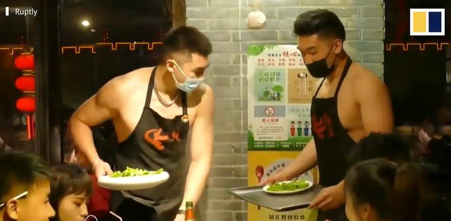 Quán lẩu &#34;gây sốt&#34; vì cung cấp dịch vụ gội đầu miễn phí cho thực khách - 3