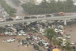 Tin tức trong ngày - Cận cảnh "điểm đen" ùn tắc nút giao Cổ Linh - Đàm Quang Trung, nơi chuẩn bị xây hầm chui