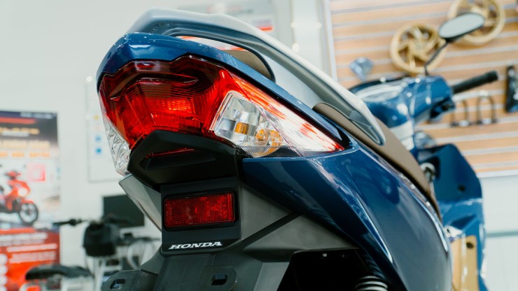 Giá Honda Future 125 Fi cuối tháng 8/2023, chênh gần 2 triệu đồng - 9
