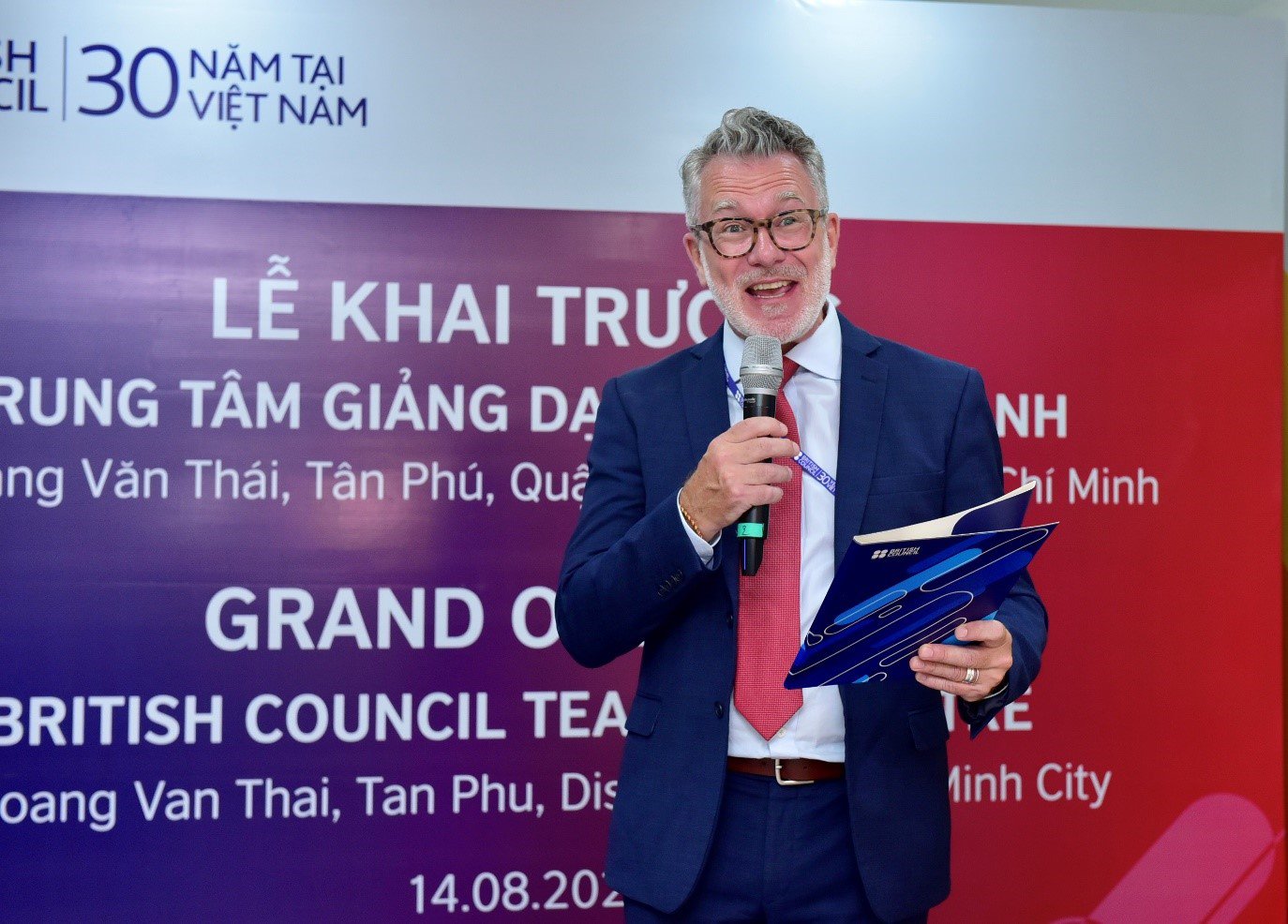Ông Michael Little, Giám đốc Giảng dạy Hội đồng Anh Việt Nam phát biểu tại sự kiện khai trương.