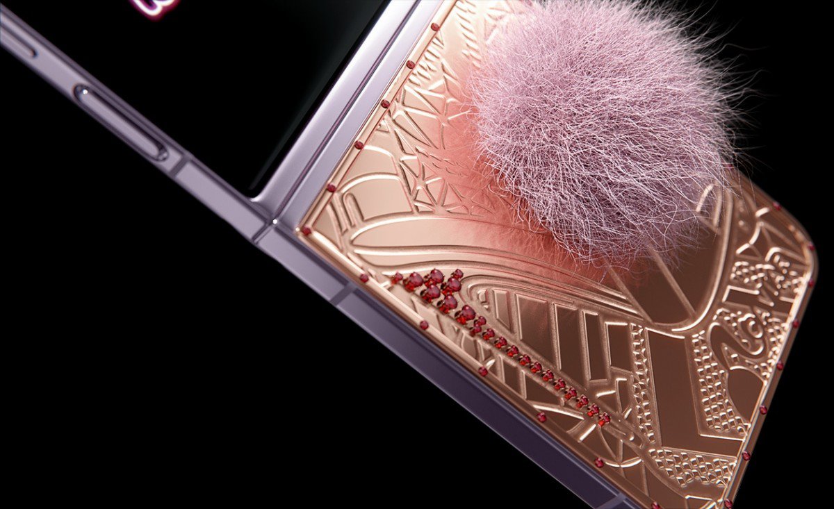 Ra mắt iPhone 15 Pro và Galaxy Z Flip 5 Barbiecore siêu sang, giá hơn 200 triệu - 3