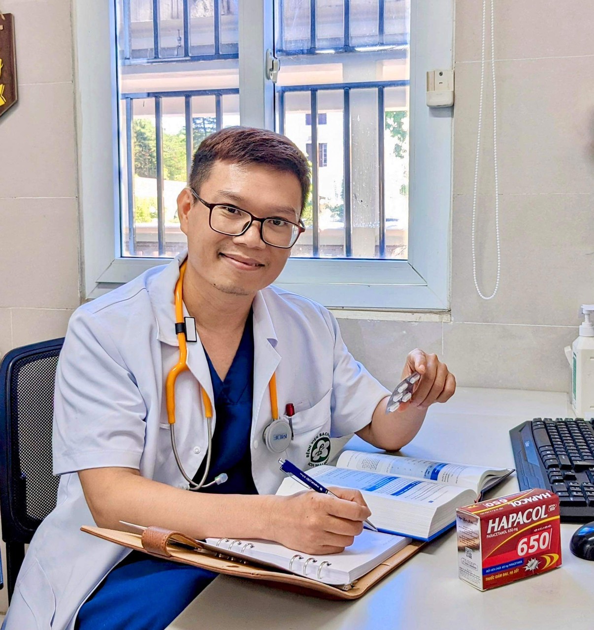 20 năm Hapacol đồng hành cùng y bác sĩ chăm sóc sức khoẻ người Việt - 2