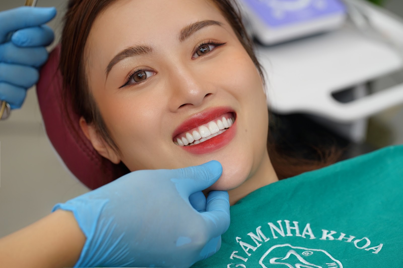 Bác sĩ Ngô Tùng Phương kiến tạo nụ cười hoàn hảo từ sự kết hợp Invisalign và răng sứ thẩm mỹ - 5