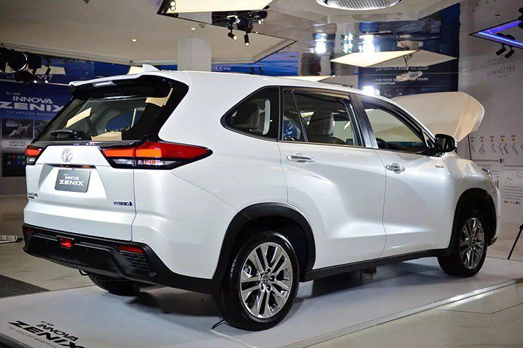 Rộ tin Toyota Innova 2024 đã về Việt Nam, giá dự kiến cao hơn đời cũ - 13