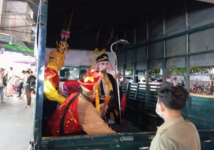 “Thầy trò Đường Tăng” ở chợ đêm Phú Quốc bị mời làm việc - 4
