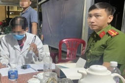 Pháp luật - Phát hiện cả tài xế lẫn phụ xe dương tính với ma túy tại chợ đầu mối