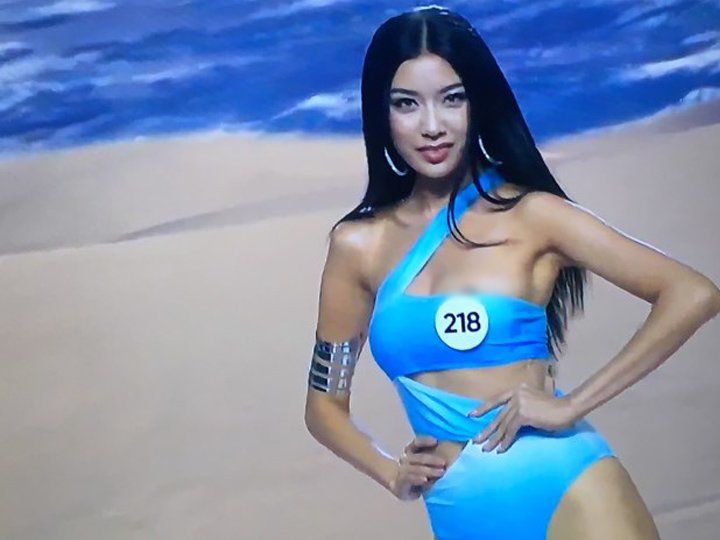 Thí sinh hoa hậu Việt mắc sự cố thời trang vì váy xẻ trên sóng trực tiếp - 3